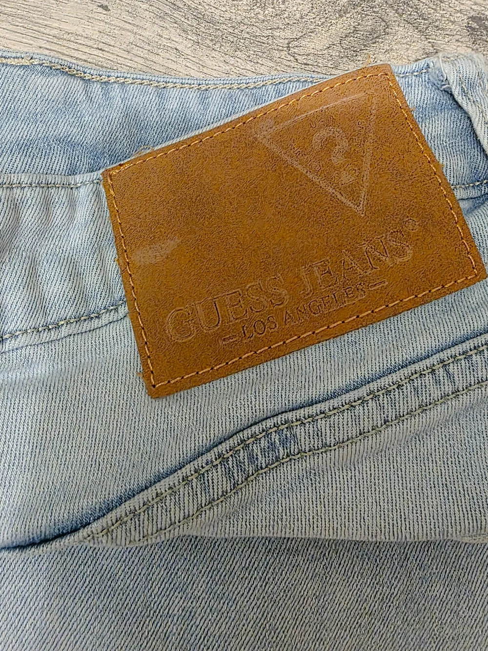GUESS Men’s Jeans 36x31 Light Wash Blue Denim Straight Leg Classic 5 Pocket